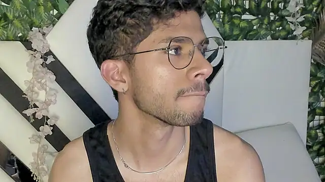 ALANVILLA LOBO online show from October 15, 7:54 pm