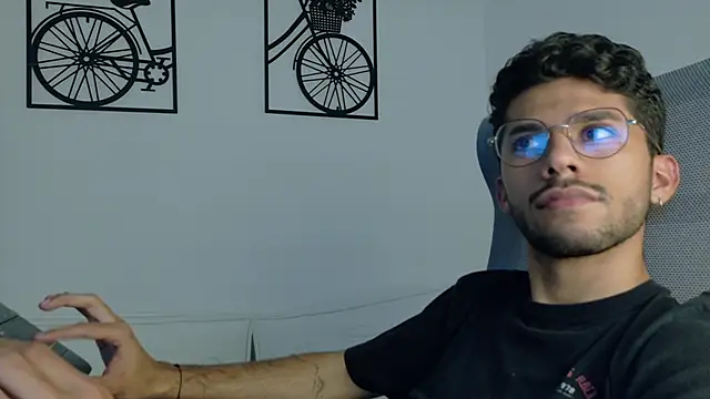 ALANVILLA LOBO online show from October 16, 7:55 pm