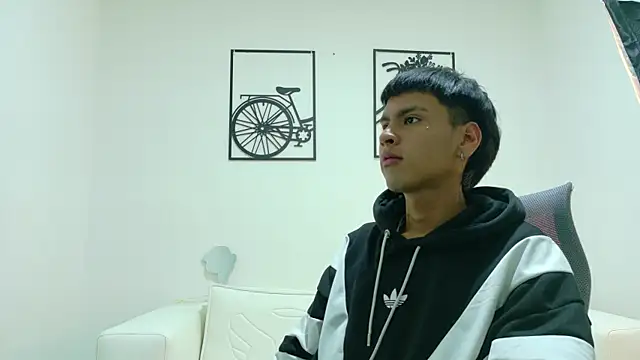 Snapshot of SEBAS_LOVER_ chatting on October 28, 8:11 pm SEBAS LOVER  online show from October 28, 8:11 pm