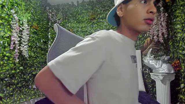 Snapshot of SEBAS_LOVER_ chatting on October 17, 9:30 pm SEBAS LOVER  online show from October 17, 9:30 pm