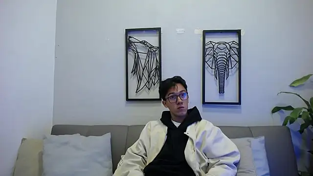 Austin Reeds online show from October 20, 3:49 pm