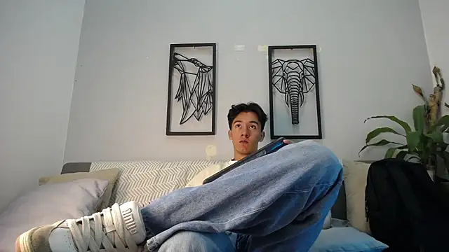 Austin Reeds online show from November 15, 12:29 pm