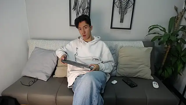 Austin Reeds online show from November 18, 2:54 pm