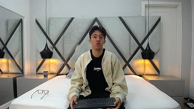 Austin Reeds online show from October 17, 2:10 pm