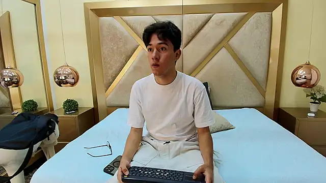 Austin Reeds online show from November 25, 3:58 pm