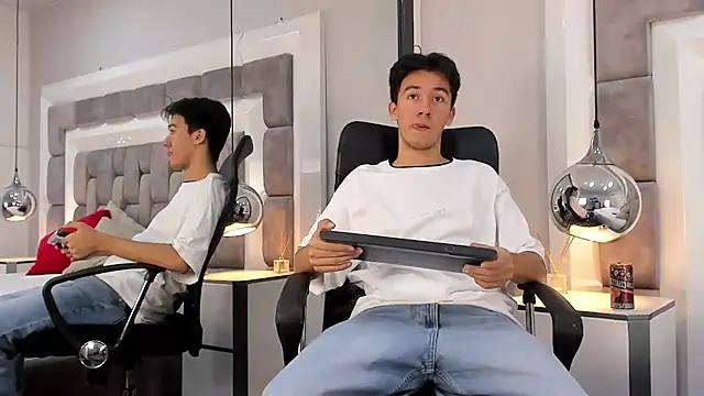 Austin Reeds online show from October 26, 9:50 pm