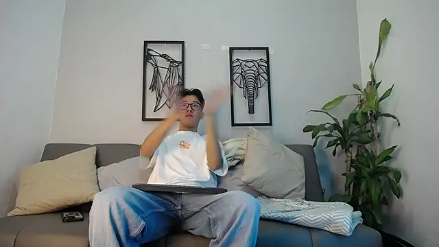 Austin Reeds online show from October 28, 2:52 pm