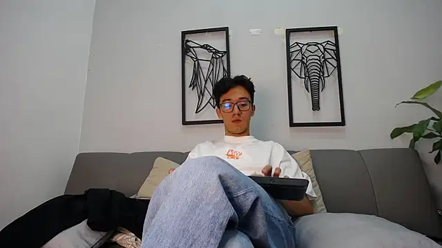 Austin Reeds online show from October 21, 3:59 pm