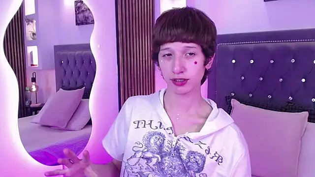 Emo Boy  online show from May 3, 8:55 pm
