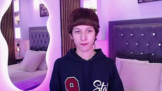 Emo Boy  online show from May 4, 9:05 pm