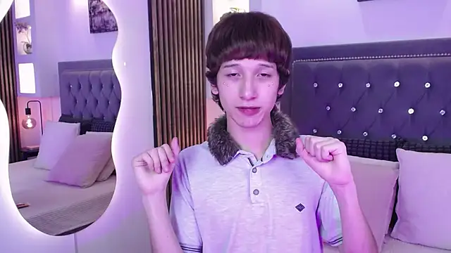 Emo Boy  online show from May 11, 8:39 pm
