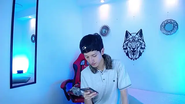 Emo Boy  online show from January 8, 8:36 pm