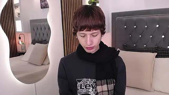 Emo Boy  online show from May 12, 8:50 pm