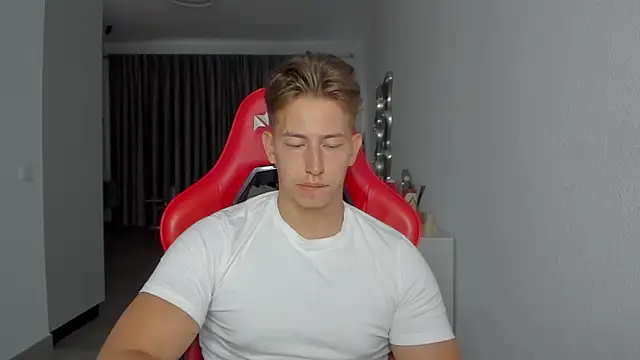 Snapshot of find0m_master chatting on October 24, 9:22 am find0m master online show from October 24, 9:22 am