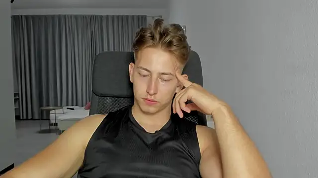 Snapshot of find0m_master chatting on October 16, 8:28 pm find0m master online show from October 16, 8:28 pm