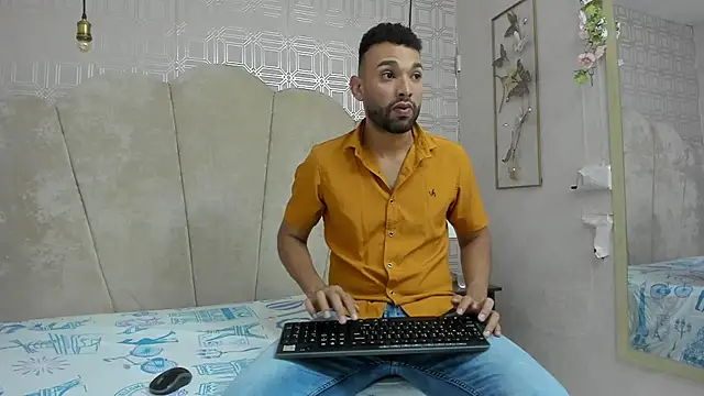 Snapshot of onlymen2025 chatting on October 20, 8:57 pm onlymen2025 online show from October 20, 8:57 pm