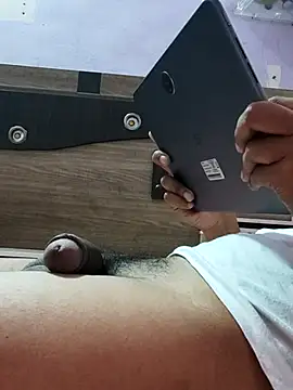 Snapshot of vickymtrb chatting on October 30, 6:42 pm vickymtrb online show from October 30, 6:42 pm