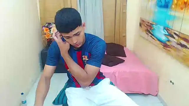 Snapshot of keinner_monstercock chatting on October 20, 6:12 pm keinner monstercock online show from October 20, 6:12 pm