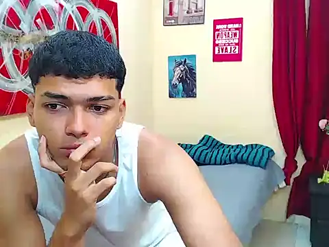 Snapshot of keinner_monstercock chatting on October 16, 12:46 pm keinner monstercock online show from October 16, 12:46 pm