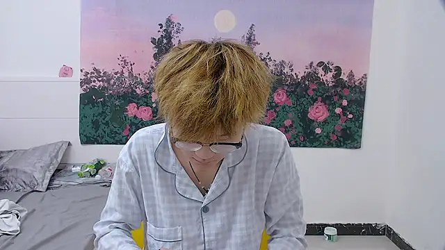 KK-cuteboy online show from April 19, 4:12 am