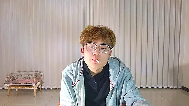 KK-cuteboy online show from April 9, 11:27 am