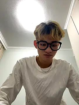 sexyboy-lele online show from October 10, 11:59 am