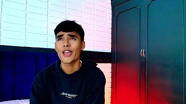 Snapshot of AngelduzZzt chatting on October 18, 1:05 pm AngelduzZzt online show from October 18, 1:05 pm