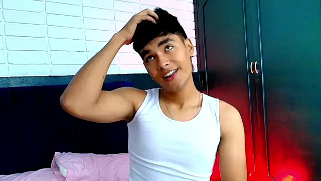 Snapshot of AngelduzZzt chatting on October 21, 12:52 pm AngelduzZzt online show from October 21, 12:52 pm