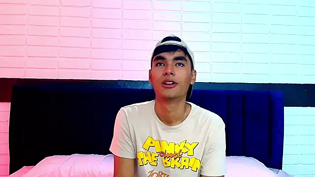 Snapshot of AngelduzZzt chatting on October 17, 1:04 pm AngelduzZzt online show from October 17, 1:04 pm