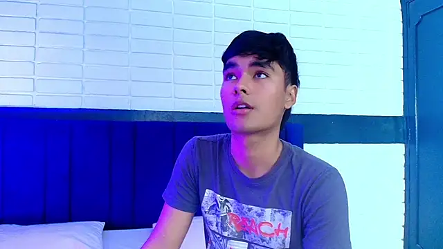 Snapshot of AngelduzZzt chatting on October 23, 8:56 pm AngelduzZzt online show from October 23, 8:56 pm