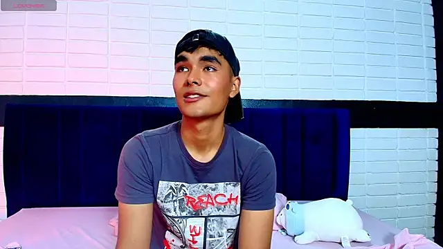 Snapshot of AngelduzZzt chatting on October 11, 2:43 pm AngelduzZzt online show from October 11, 2:43 pm