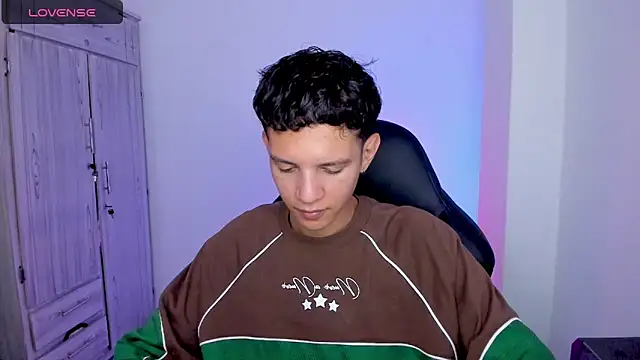 tylernova online show from May 17, 3:03 am