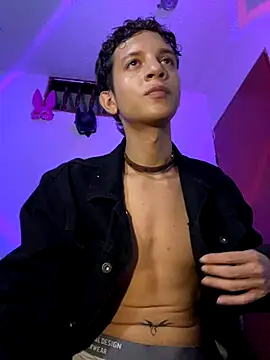 Snapshot of tylernova chatting on October 13, 4:29 am tylernova online show from October 13, 4:29 am