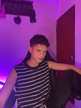 Snapshot of tylernova chatting on October 23, 5:22 am tylernova online show from October 23, 5:22 am