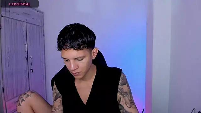 tylernova online show from May 19, 3:35 am