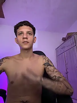 tylernova online show from May 12, 2:31 am