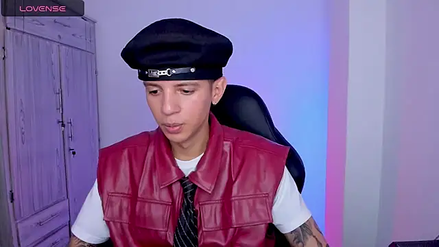tylernova online show from May 18, 3:24 am