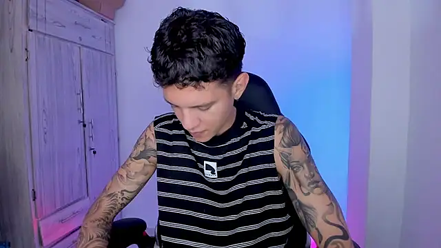 tylernova online show from May 23, 3:12 am