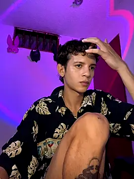 Snapshot of tylernova chatting on October 12, 4:28 am tylernova online show from October 12, 4:28 am