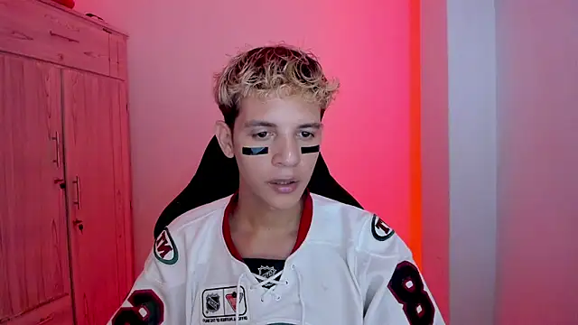 tylernova online show from February 8, 3:56 am