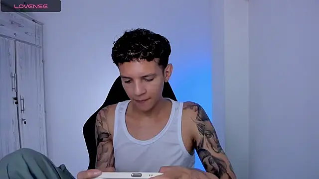 tylernova online show from May 4, 3:30 am