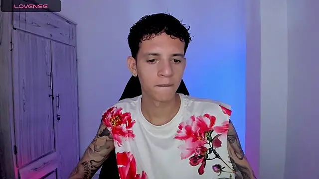 tylernova online show from May 24, 3:56 am