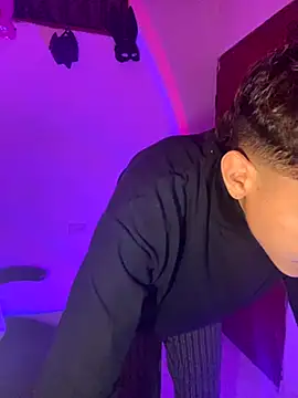 Snapshot of tylernova chatting on October 18, 4:50 am tylernova online show from October 18, 4:50 am