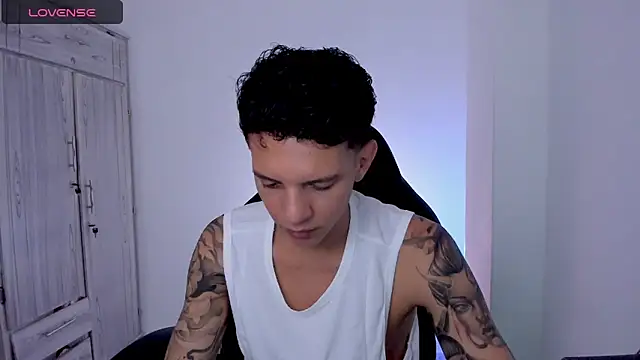 tylernova online show from May 9, 4:13 am