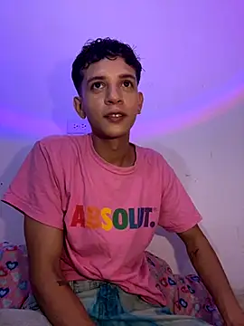 Snapshot of tylernova chatting on October 15, 4:31 am tylernova online show from October 15, 4:31 am