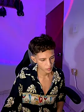 Snapshot of tylernova chatting on October 14, 4:30 am tylernova online show from October 14, 4:30 am