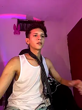 Snapshot of tylernova chatting on October 26, 5:53 am tylernova online show from October 26, 5:53 am