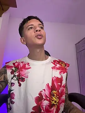 tylernova online show from May 8, 4:02 am