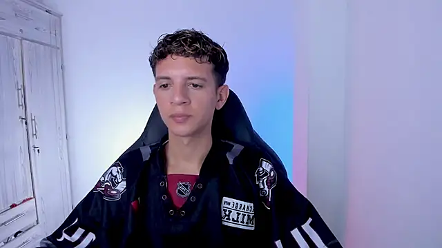 tylernova online show from May 5, 3:41 am