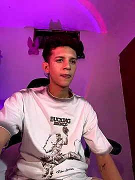 Snapshot of tylernova chatting on October 27, 5:54 am tylernova online show from October 27, 5:54 am